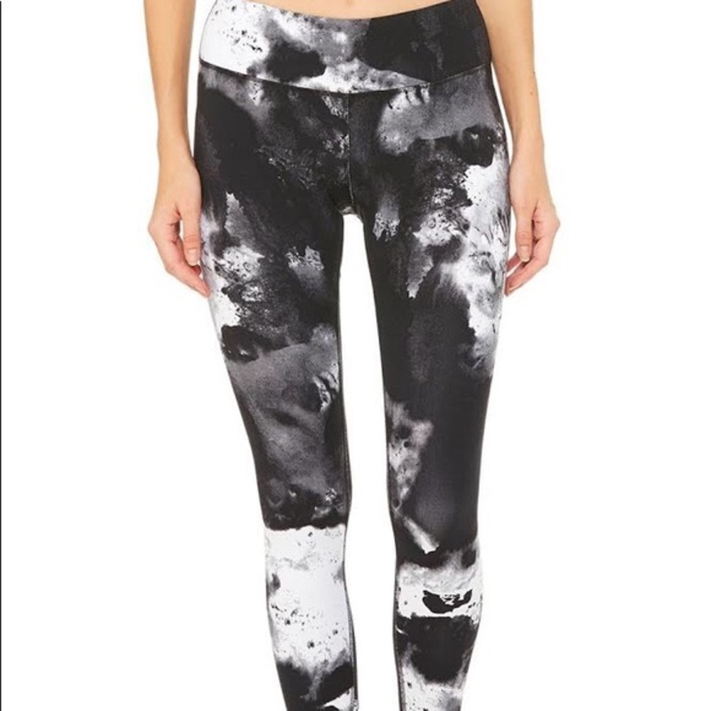 Alo Yoga Tie Dye Black and White legging size XS